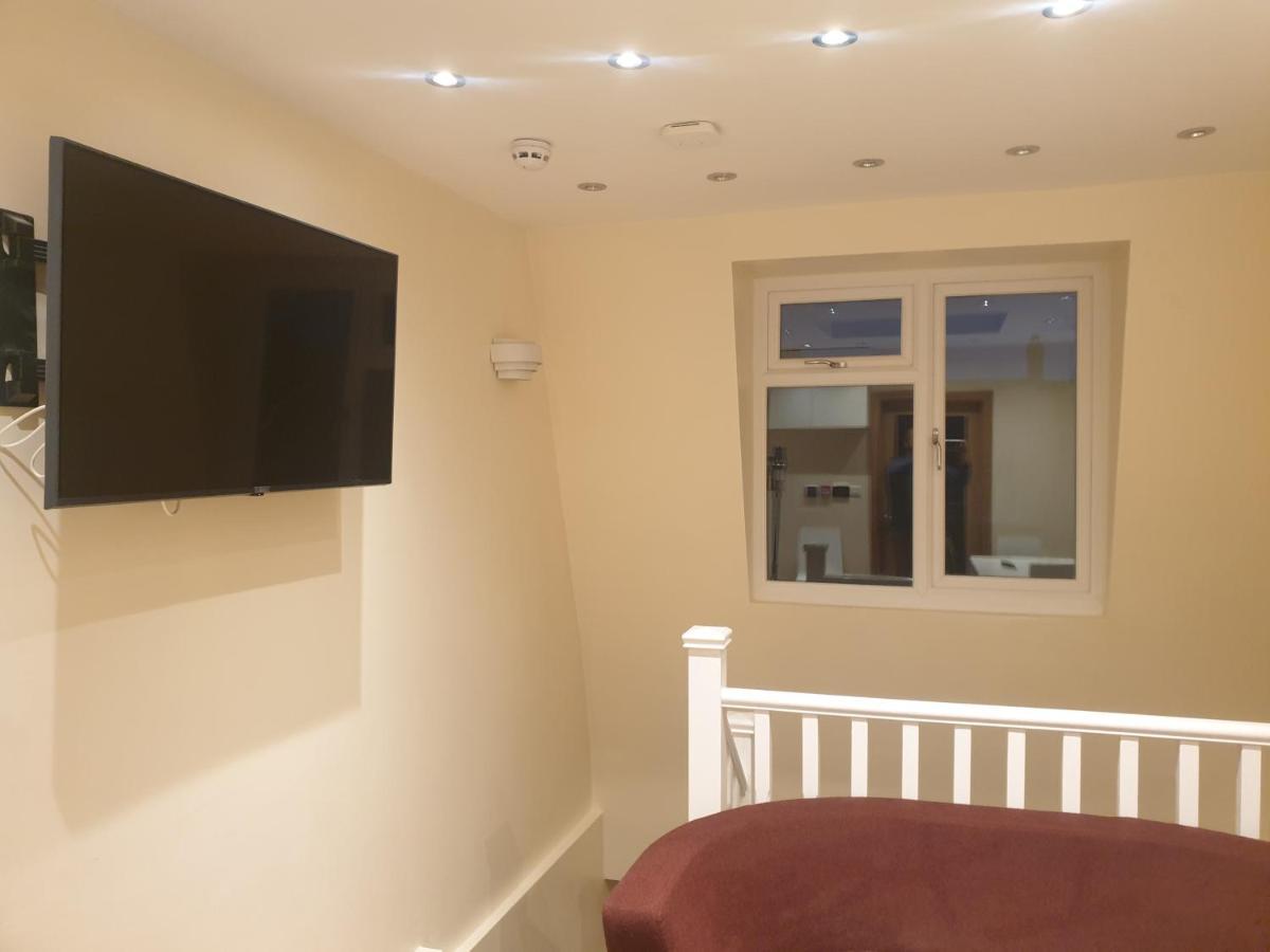 London Luxury 3 Bedroom 2 Bathrooms Flat 1 Min To Redbridge Station Free Parking & Wifi Wanstead Exteriér fotografie