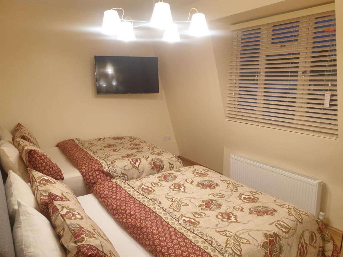 London Luxury 3 Bedroom 2 Bathrooms Flat 1 Min To Redbridge Station Free Parking & Wifi Wanstead Exteriér fotografie